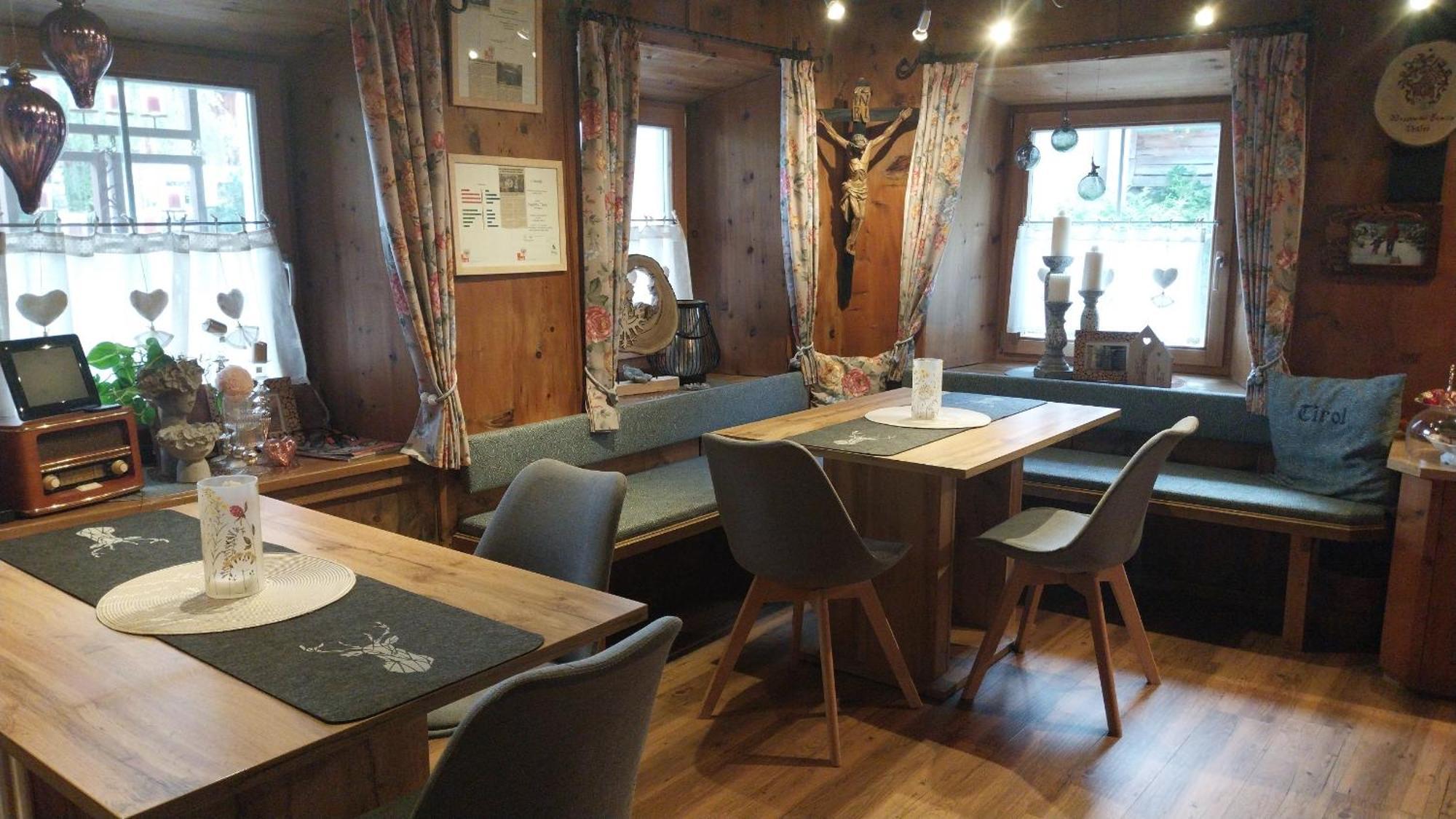 ホテル Thalerhof Roppen エクステリア 写真