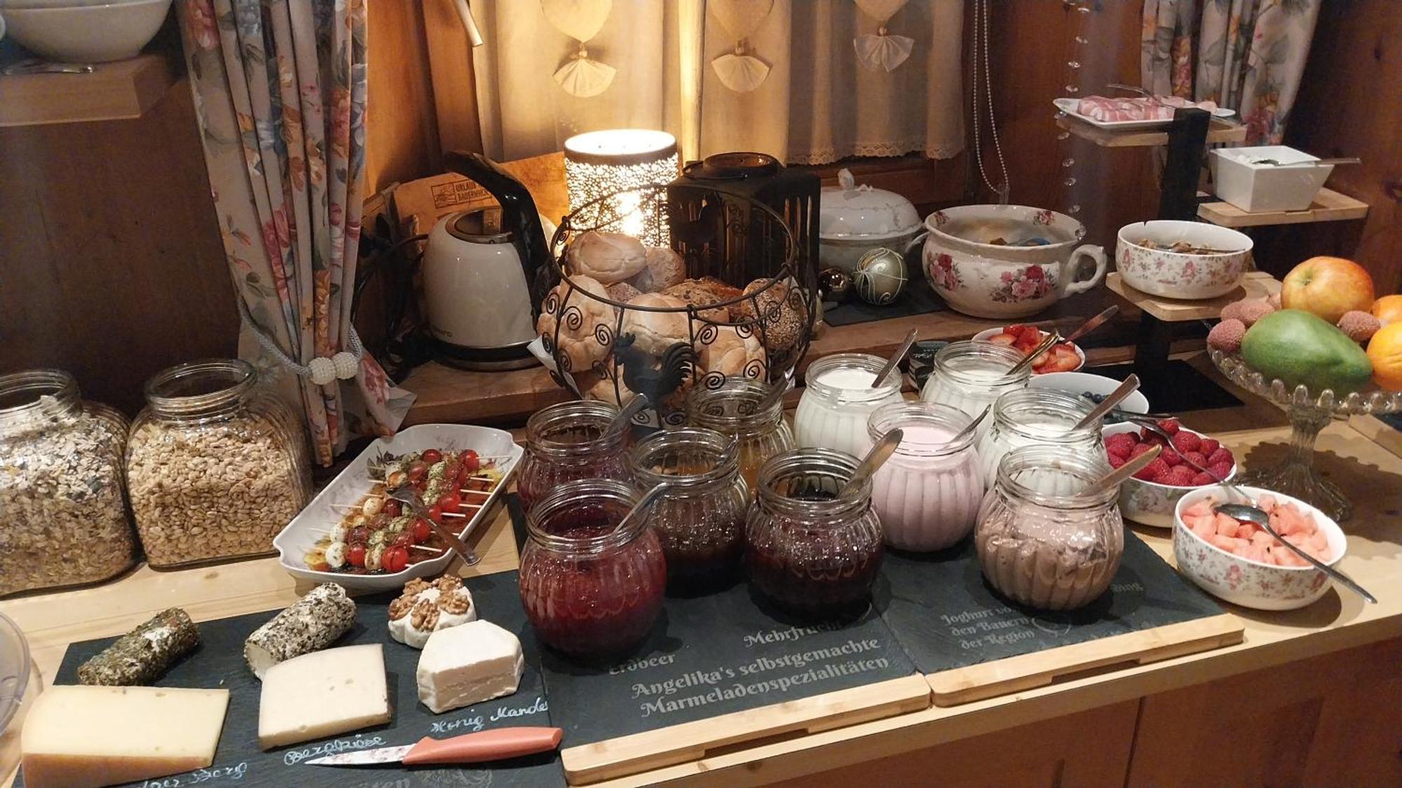 ホテル Thalerhof Roppen エクステリア 写真