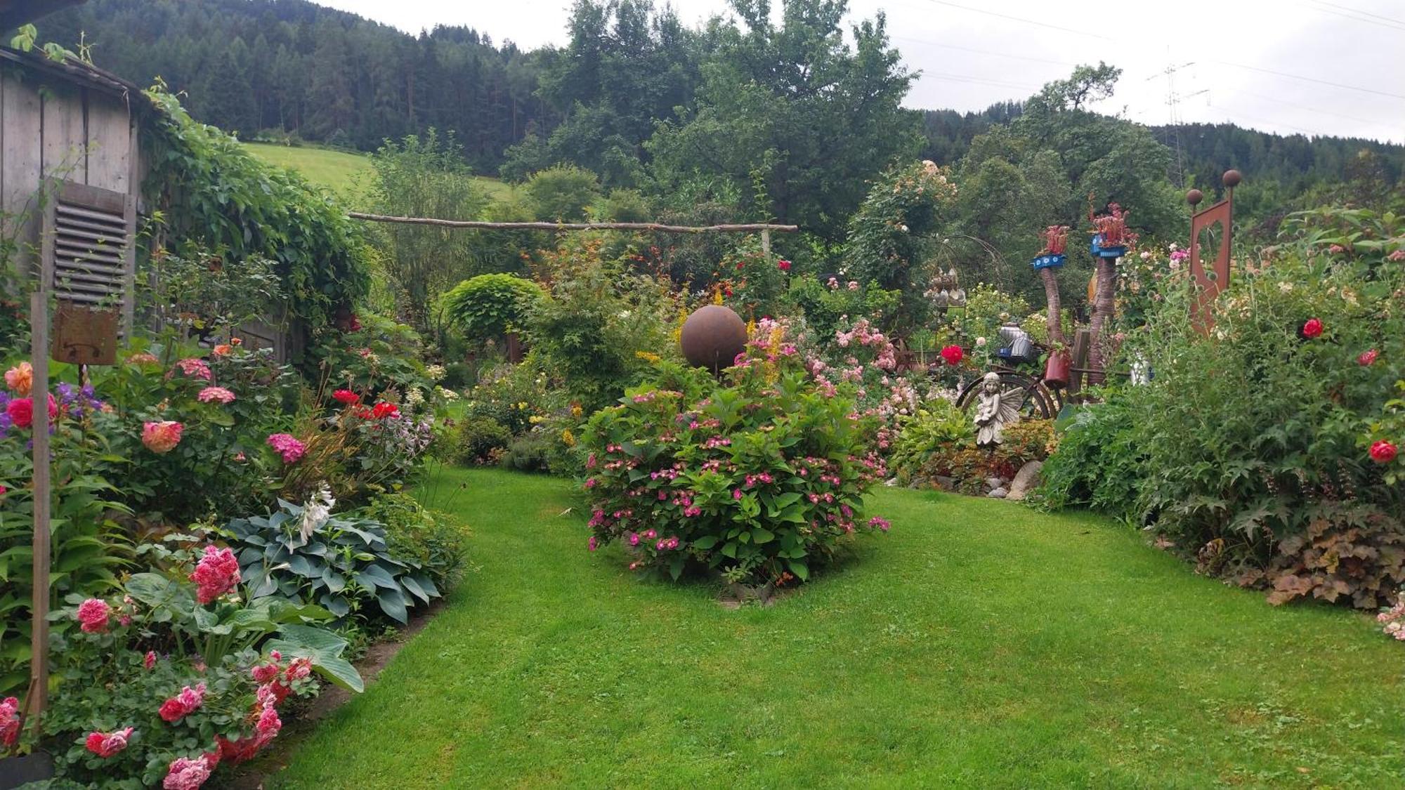 ホテル Thalerhof Roppen エクステリア 写真